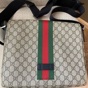 Gucci flat GG monogram messenger bag